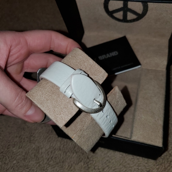LUCKY BRAND VINTAGE WHITE LEATHER DAISY FLOWER WATCH main image 2